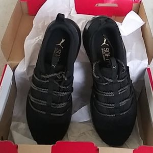 New women's black Puma shoe